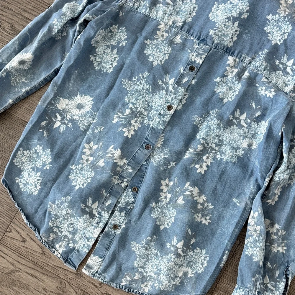 🌼KUT FROM THE KLOTH🌼 Blue Floral Denim Chambray Shirt - Picture 6 of 6